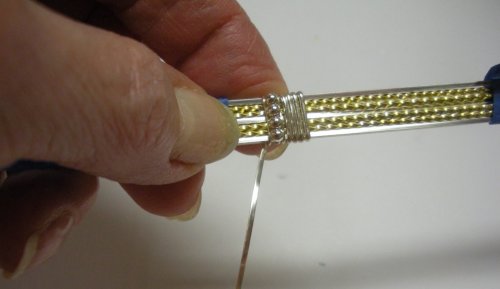 Judy Larson's Two-tone Beaded Bangle - , Classic Wire Jewelry, Wire Wrapping, Wrapping, Wire Wrapping Jewelry, Make 4 wraps to show on the right side of the beads.